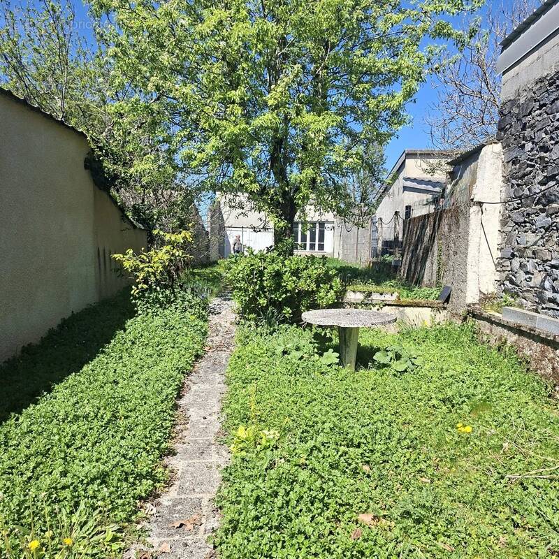 Maison à SAINT-PIERRE-DE-TRIVISY