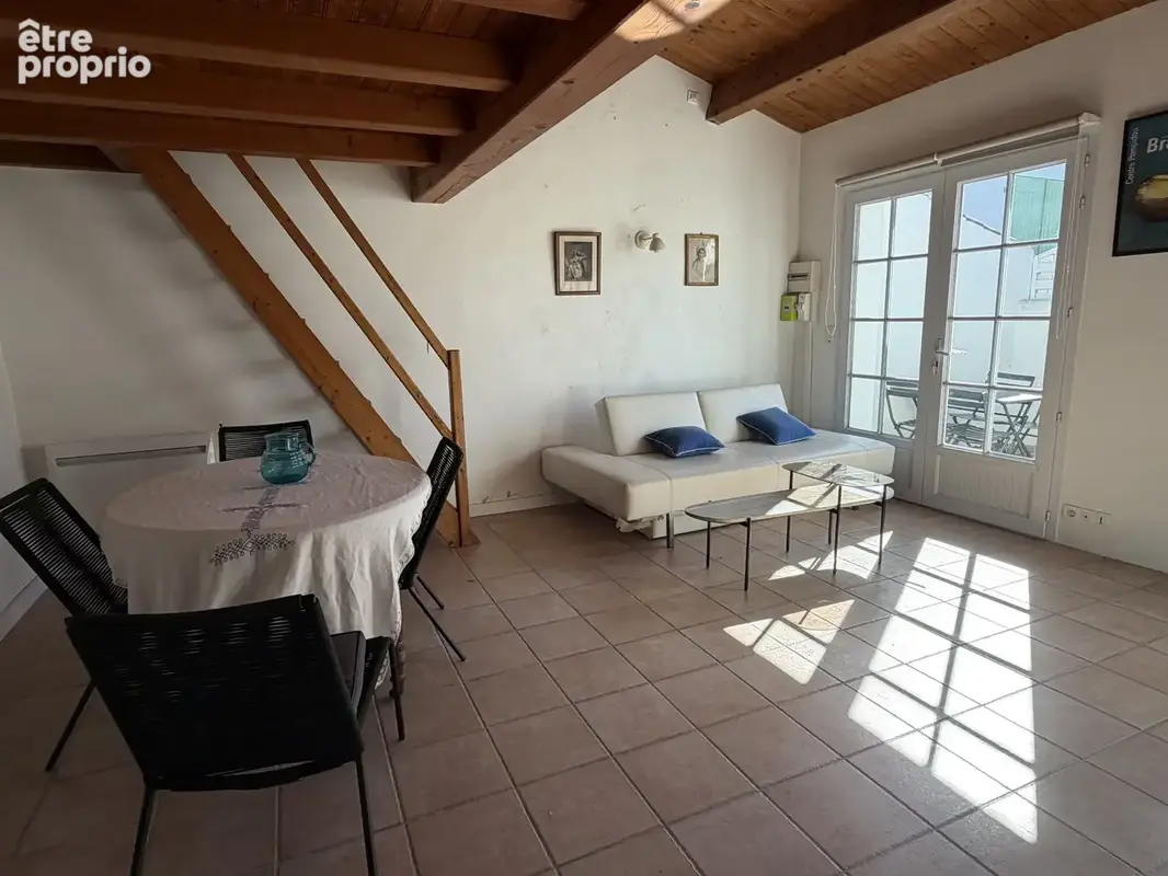Jolie maisonnette avec cour pavée à 2 pas des commerces de St Sauveur. - photo 2