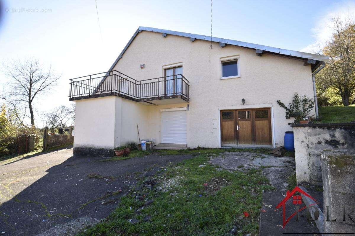 Maison de village à rénover, idéalement située au calme dans - photo 2