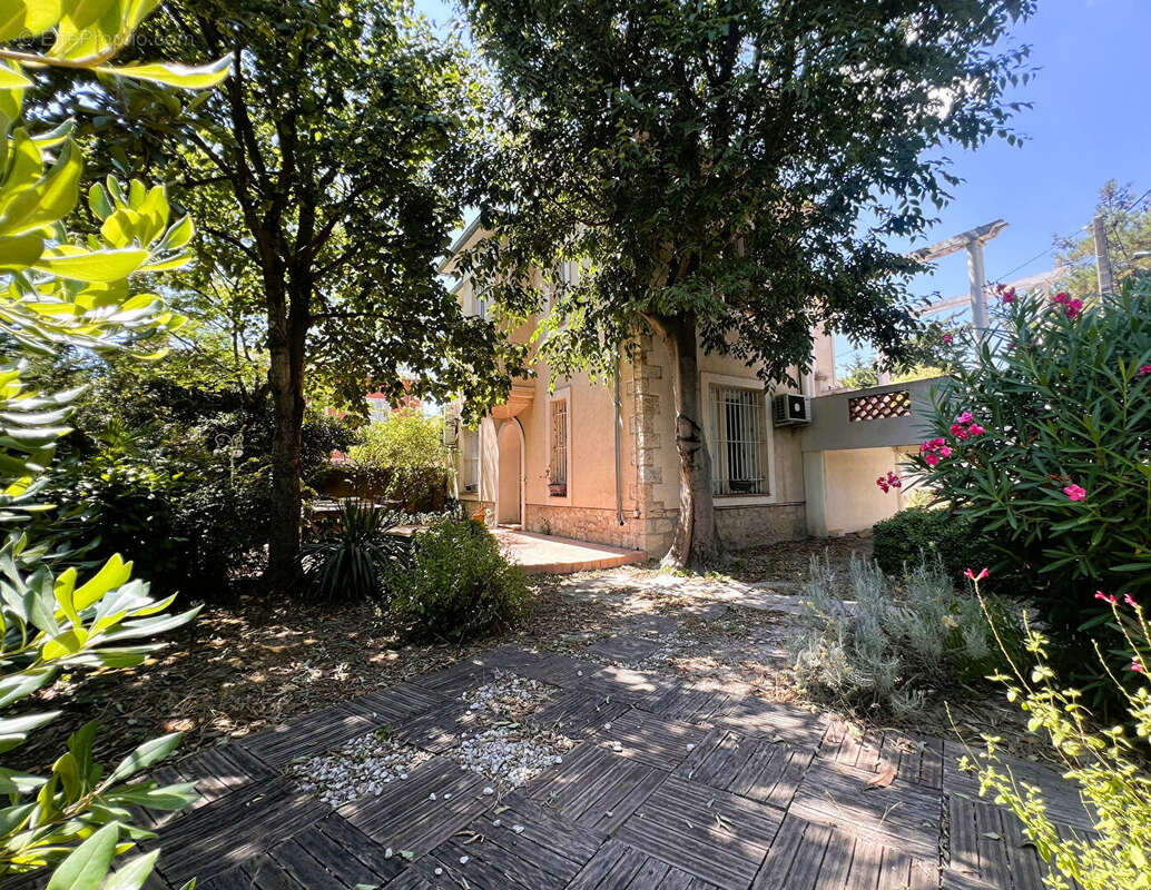 Maison Aix En Provence 6 pièce(s) 152 m2 - photo 2