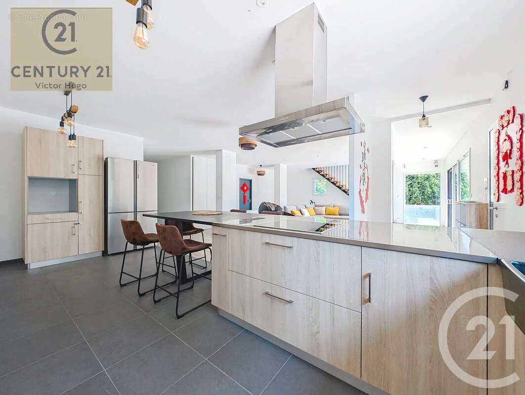 Maison 243 m² à Limoges  - photo 3