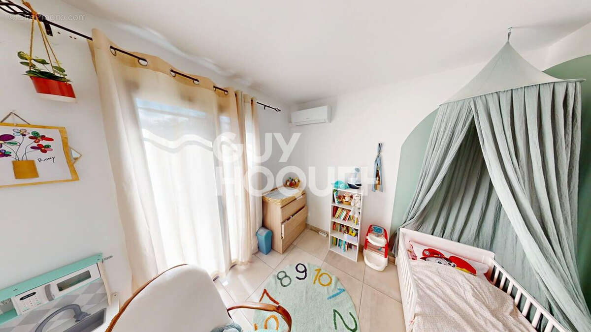 PEZILLA LA RIVIERE, Maison 3 faces de plain pied, 3 chambres avec garage et jardin. - photo 13