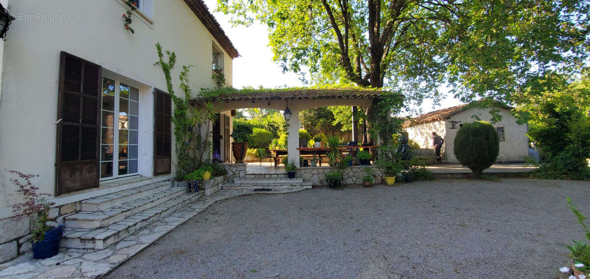 Maison 180m² à la gaude - photo 16