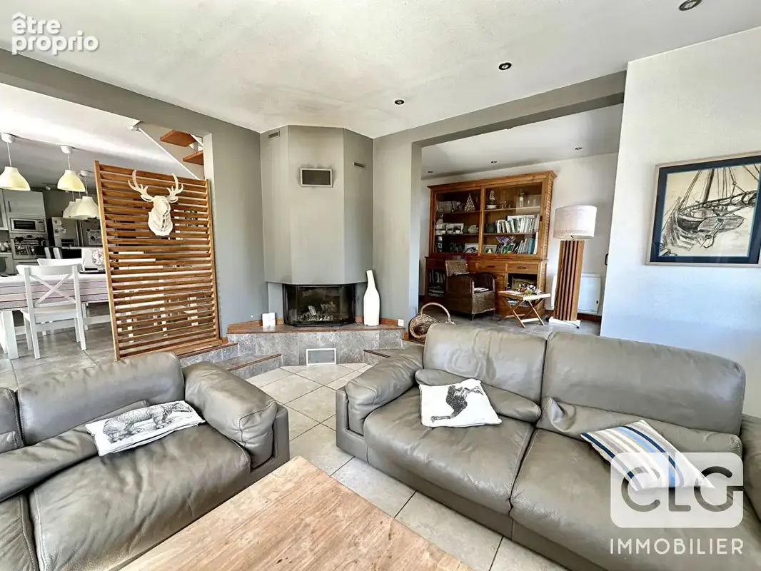 Maison - COMBRIT - 250 m² - photo 5