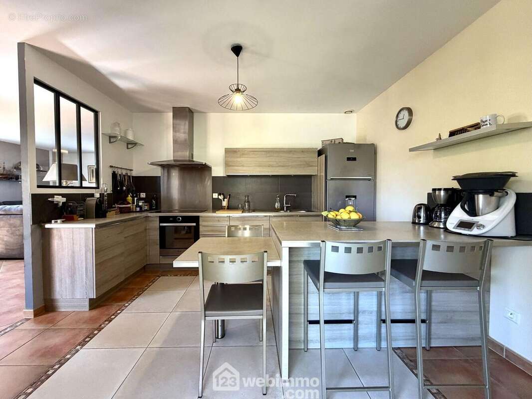 Cuisine équipée Schmidt + 1 vrai cellier - Maison à LUCCIANA