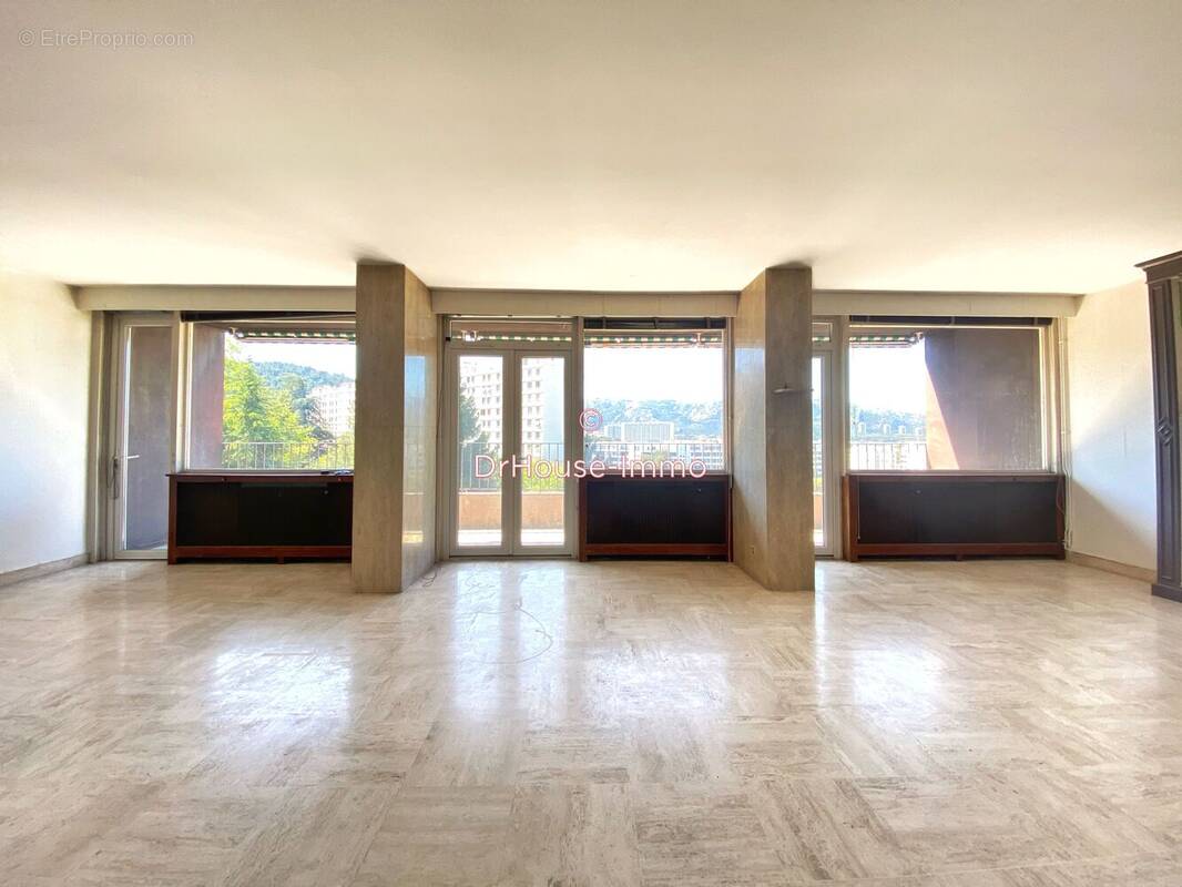 Appartement à MARSEILLE-9E