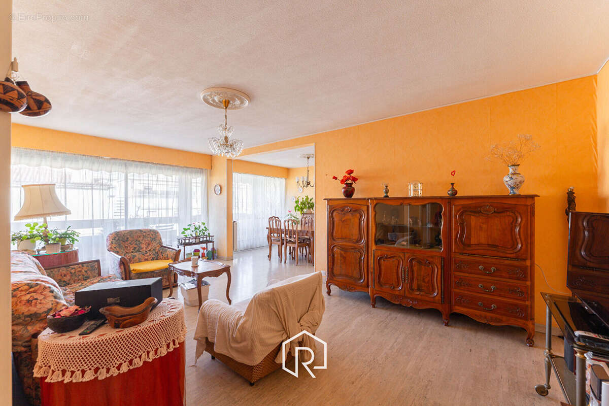 Appartement à MARSEILLE-4E