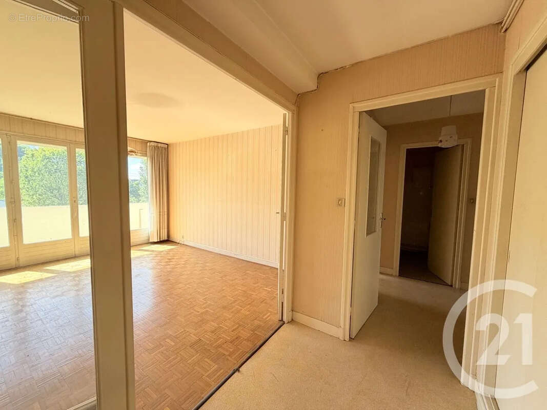 Appartement 75 m² à Aurillac  - photo 2