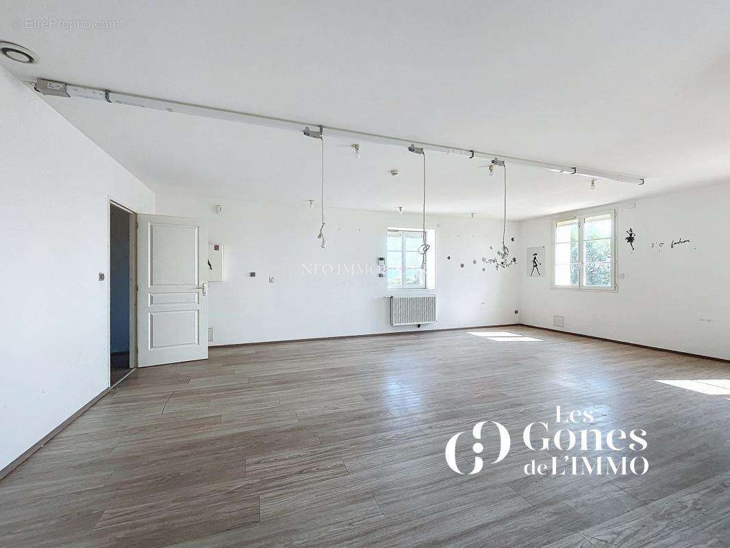 Maison à GREZIEU-LA-VARENNE