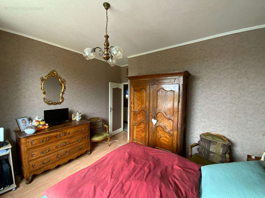 SAINT-EMILAND - Ténement immobilier comprenant deux maisons avec dépendances sur terrain de 1ha 48a 95ca - photo 10