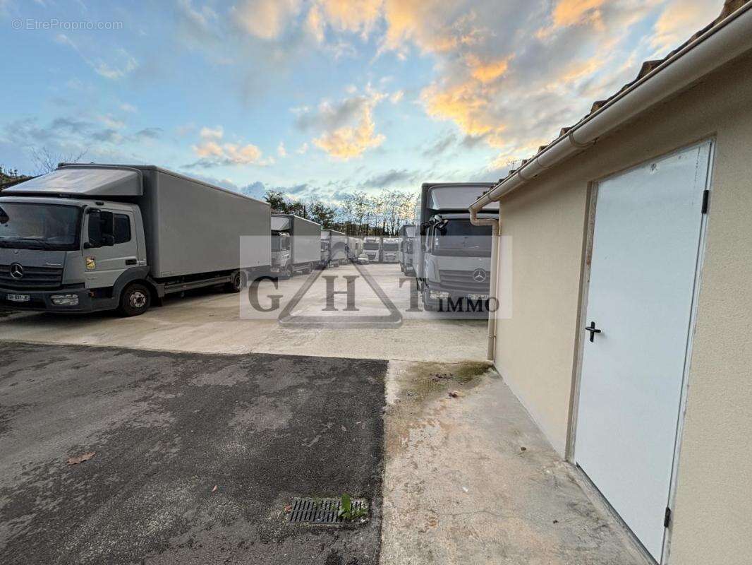 Terrain à VIRY-CHATILLON