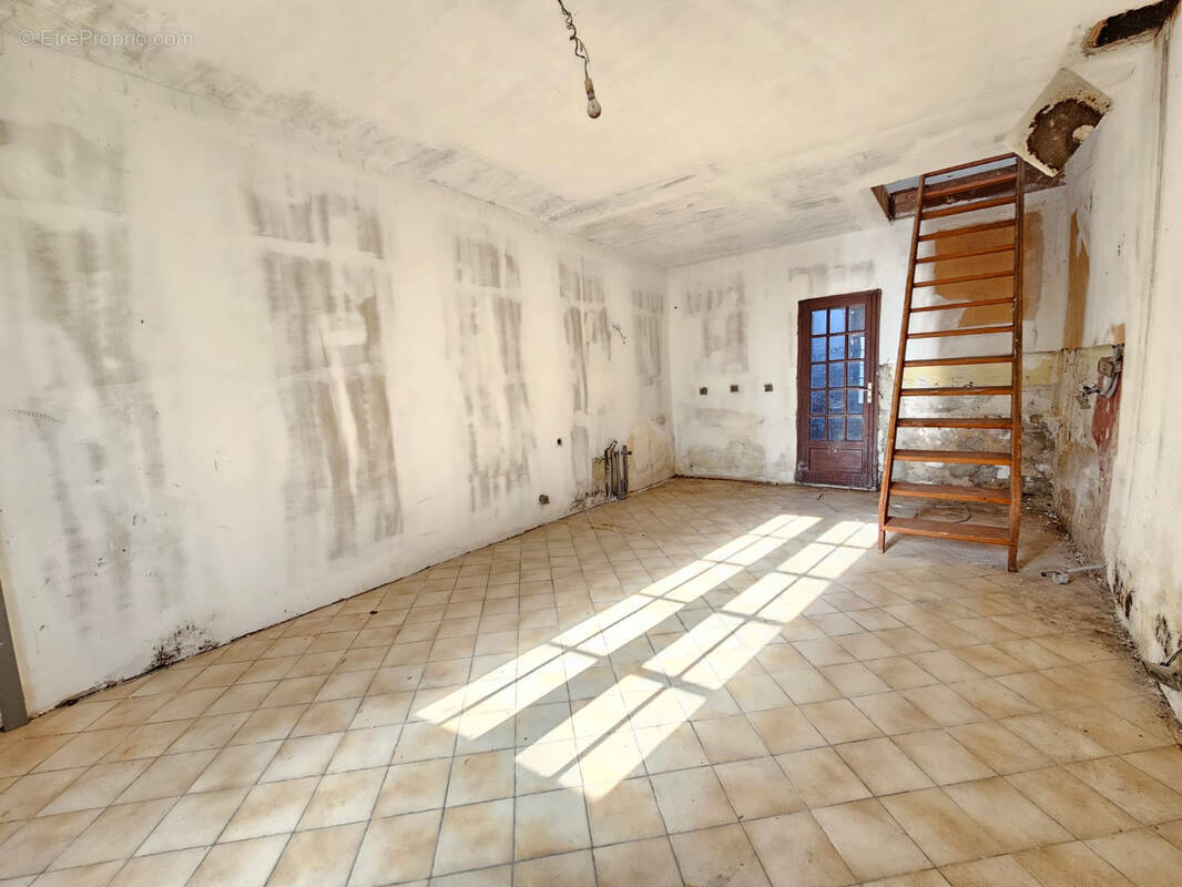 Maison à BRUYERES-LE-CHATEL