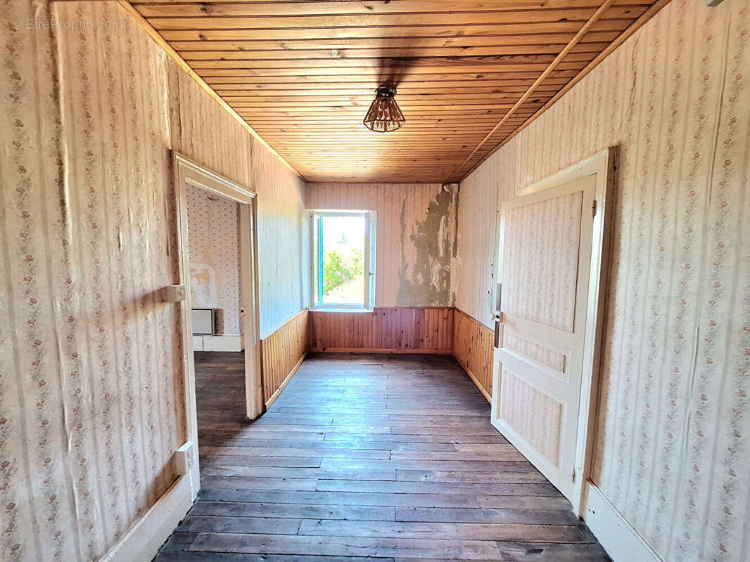 A vendre Grande maison à fort potentiel à Doyet - photo 13