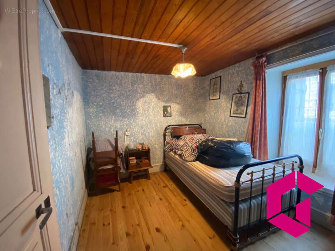 Maison à MARSAC-EN-LIVRADOIS