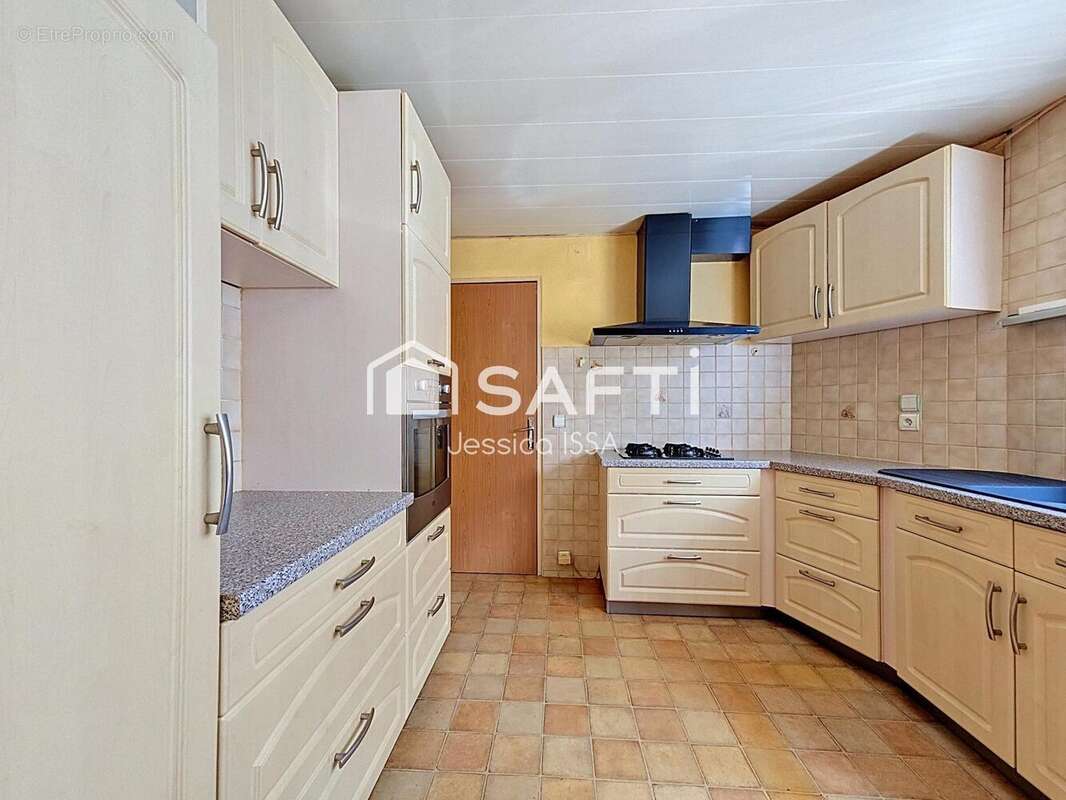 Maison 93 m² à L'hopital  - photo 2