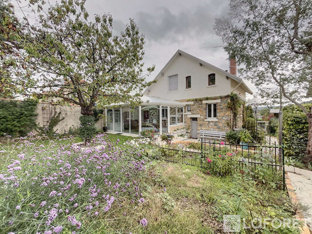 Maison à SAINT-REMY-LES-CHEVREUSE