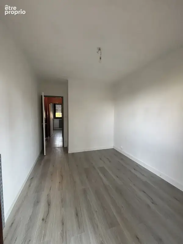 CHATILLON -SUR-SEINE : Résidence LES MERISIERS :  Appartement de 60m2 rénové au 1er étage avec garage . - photo 5