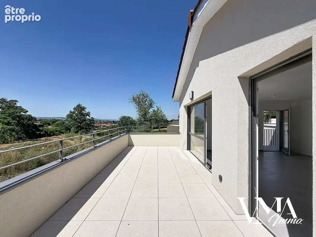 Appartement à LA TOUR-DE-SALVAGNY