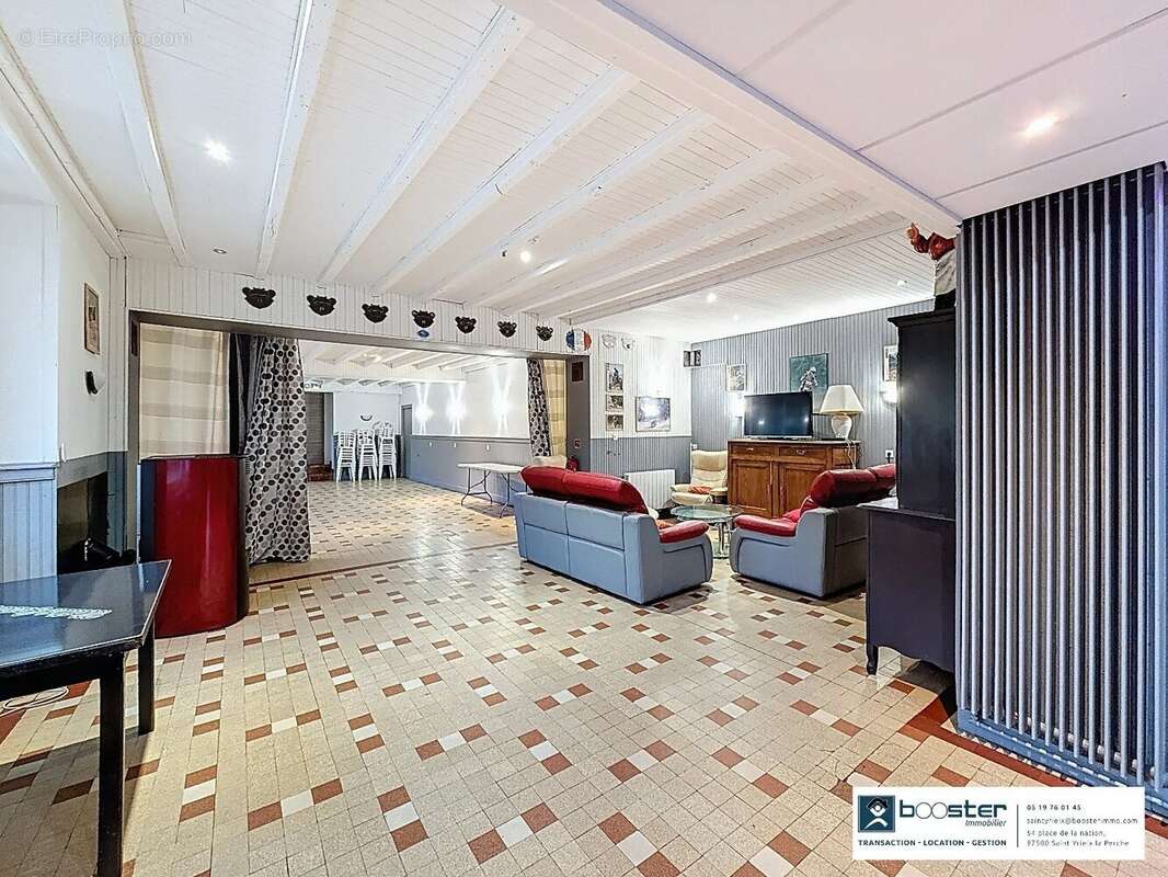 Commerce à COMPREIGNAC