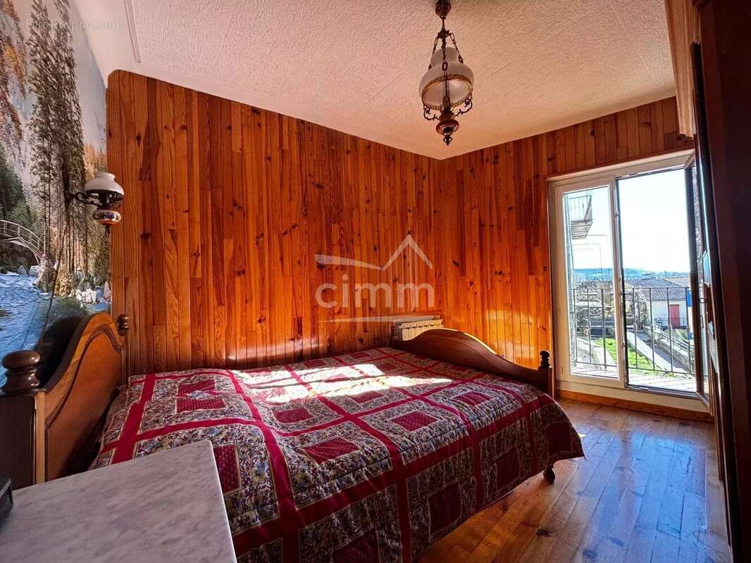 Maison à LARAGNE-MONTEGLIN