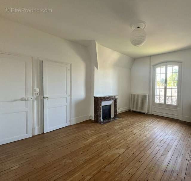 Appartement à ETREPAGNY