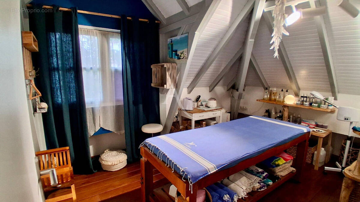 Commerce à LES TROIS-ILETS