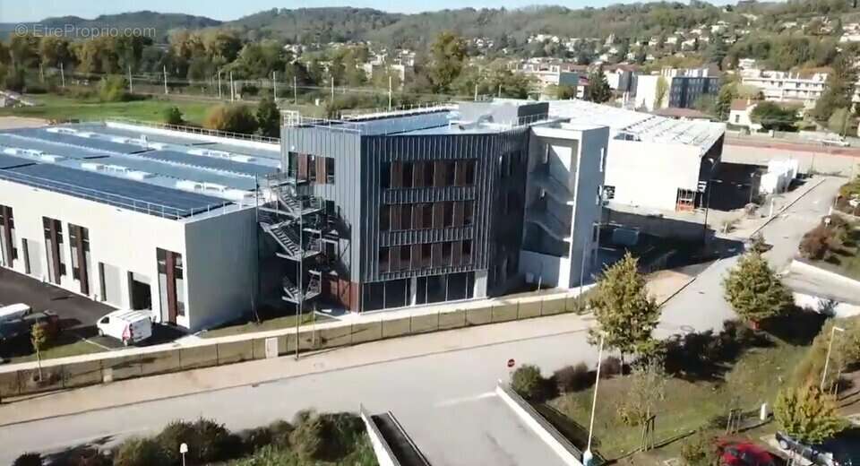 Commerce à MONTLUEL