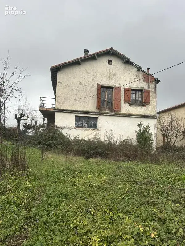 En campagne, une  villa traditionnelle spacieuse à renover ! Sur Saint-Julien-les-Rosiers - photo 2