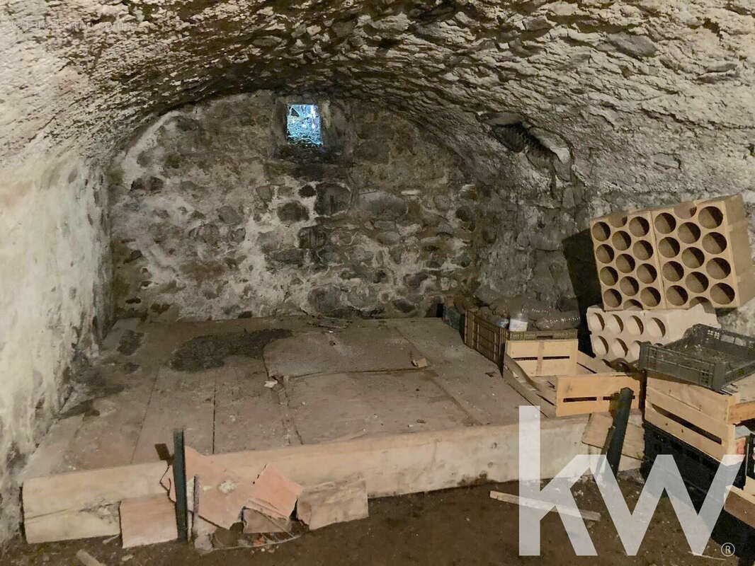 Appartement 310 m² à Sainte-Eugenie-De-Villeneuve  - photo 6