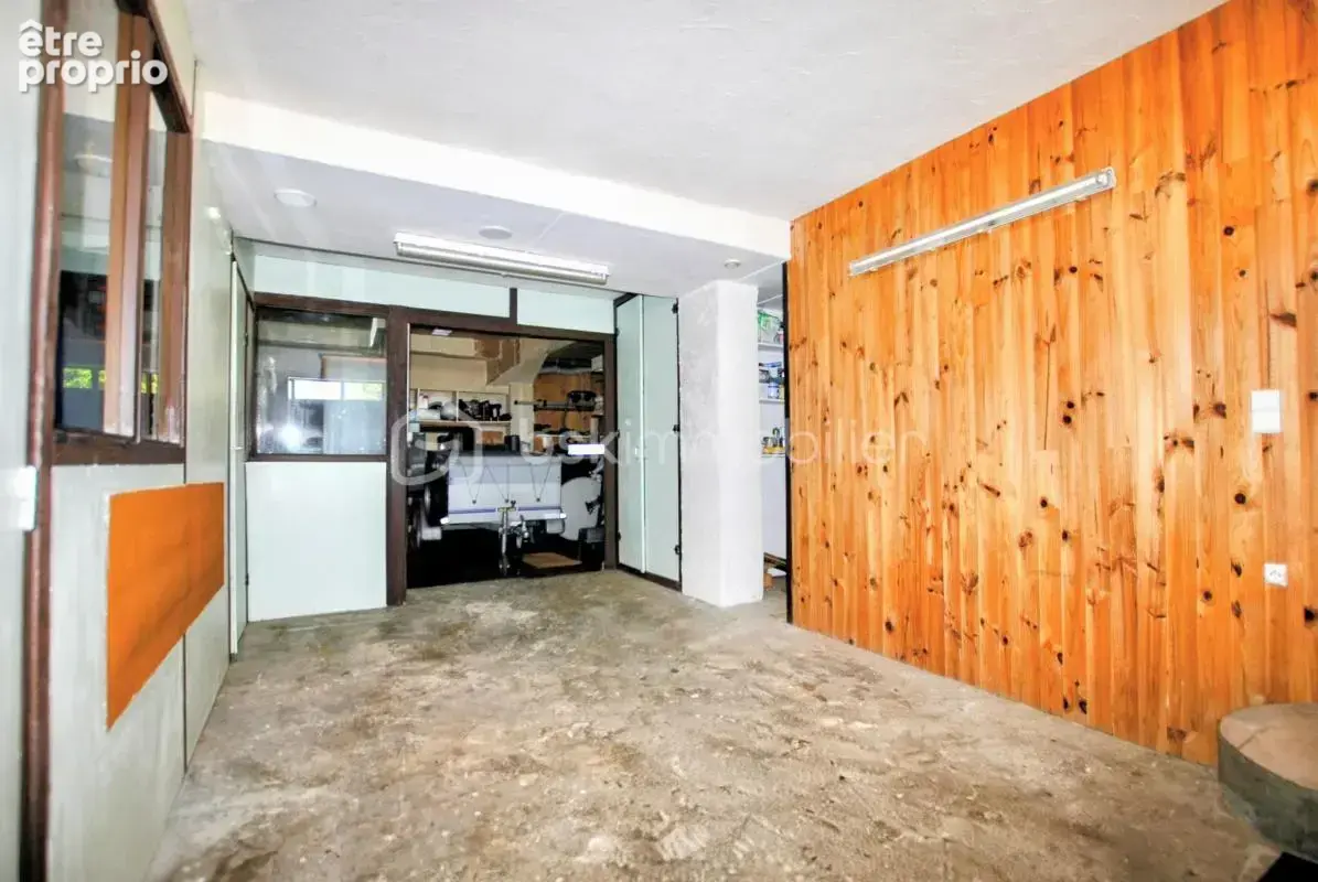 Plein cœur village, maison familiale av balcon et garage + appart. ind. F2 - photo 17