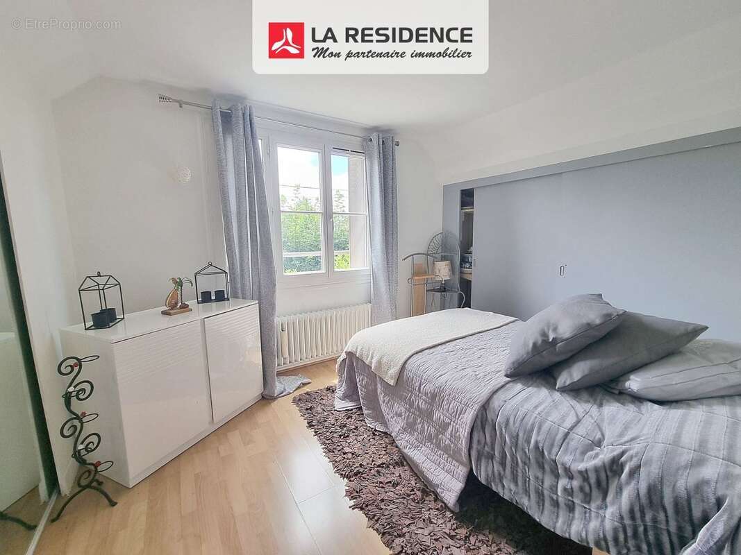 Maison 91 m² à Stains  - photo 7