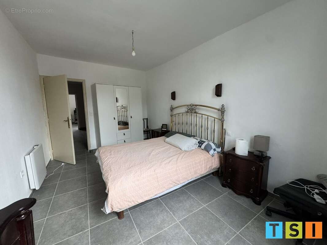Au cur de Miramont-de-Comminges - ensemble immobilier - maison de caractère de 135 m² - vaste local commercial 100 m² sur 593m² - photo 8