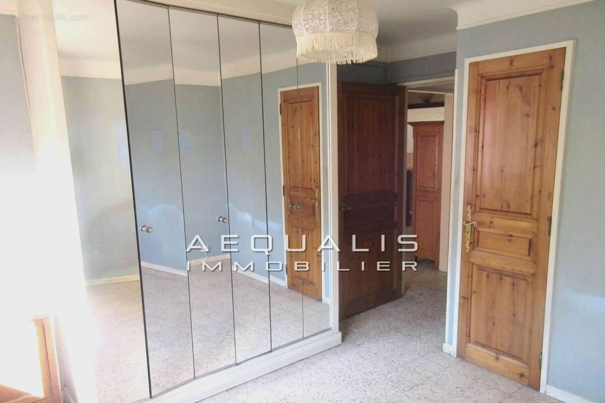 Appartement à SAINT-LAURENT-DU-VAR