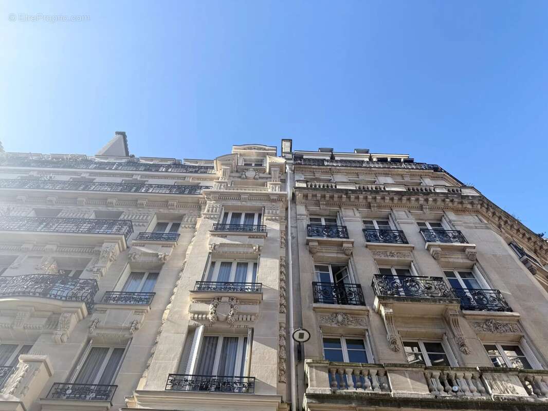 Appartement à PARIS-17E