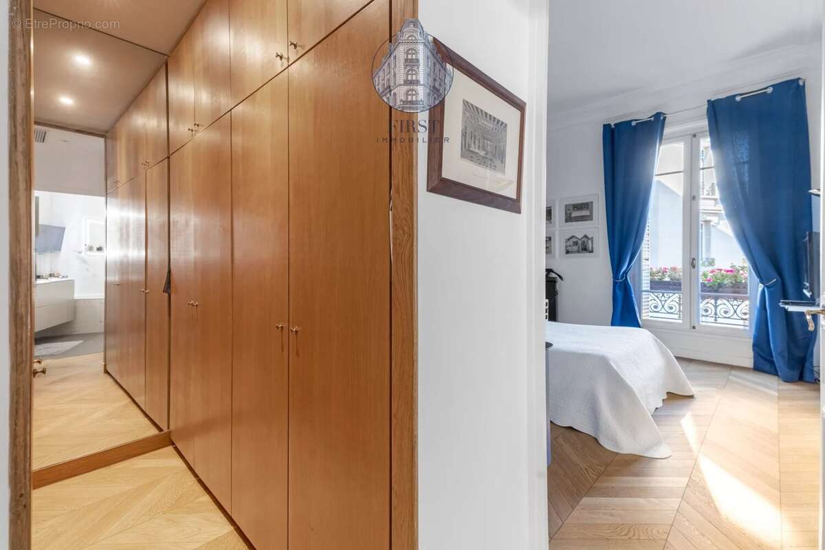 Appartement à PARIS-8E