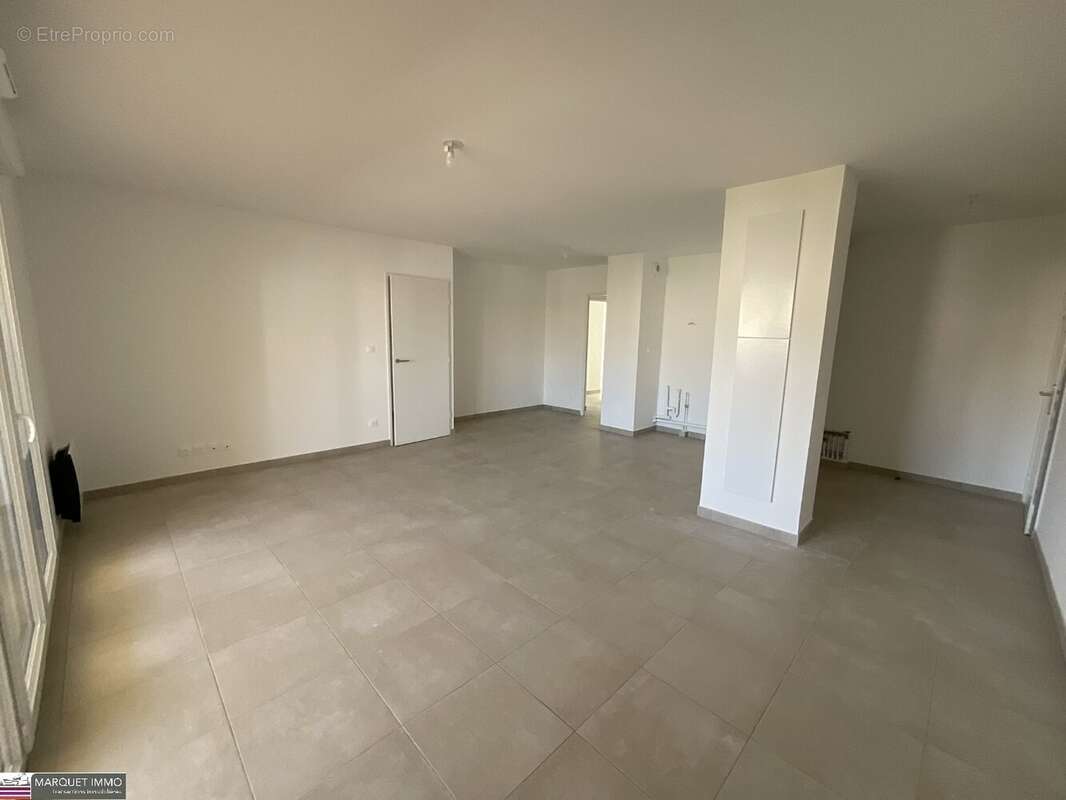 APT T4 offrant 90 m² avec terrasse 15 m² et parking au 4° étage avec ascenseur... - photo 13
