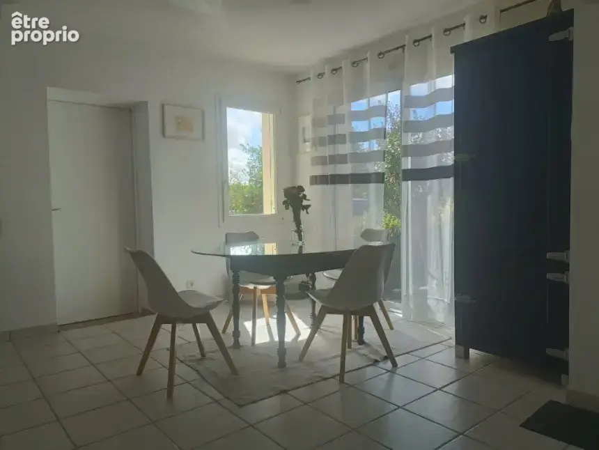 St malo du Bois , pavillon de plain pied de 2004, 4 chambres, garage, 960 m2 terrain, panneaux  photovoltaique - photo 5