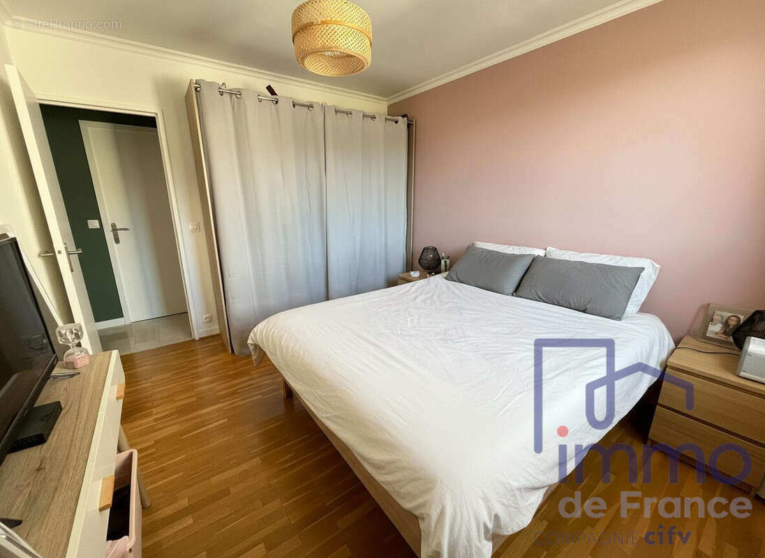 Appartement 81 m² à Saint-Etienne  - photo 7