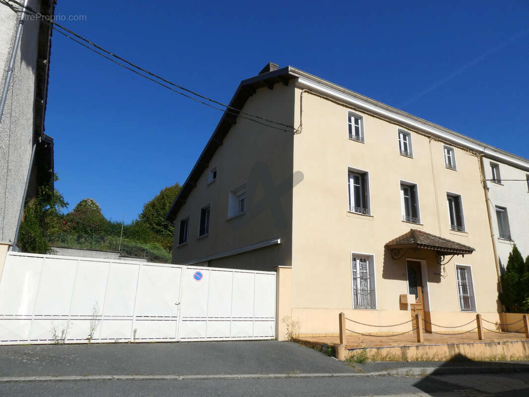 Maison à CHAMBOST-LONGESSAIGNE
