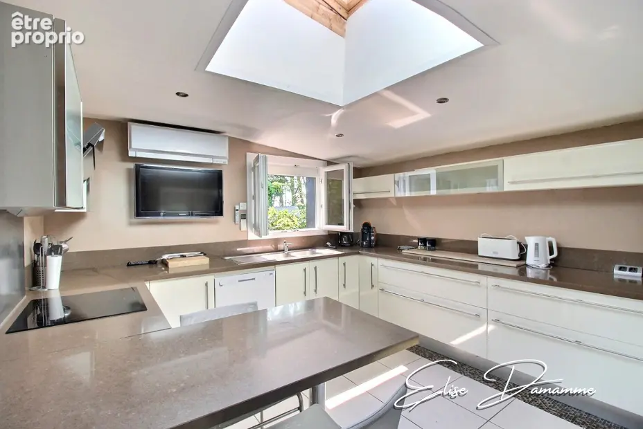 Laissez-vous surprendre: Grande maison 5 chambres, piscine intérieure, salle de billard, jardin, garage double - photo 7