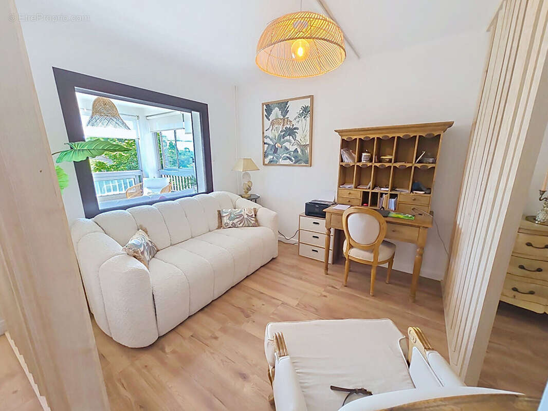 Appartement 75 m² à Six-Fours-Les-Plages  - photo 4
