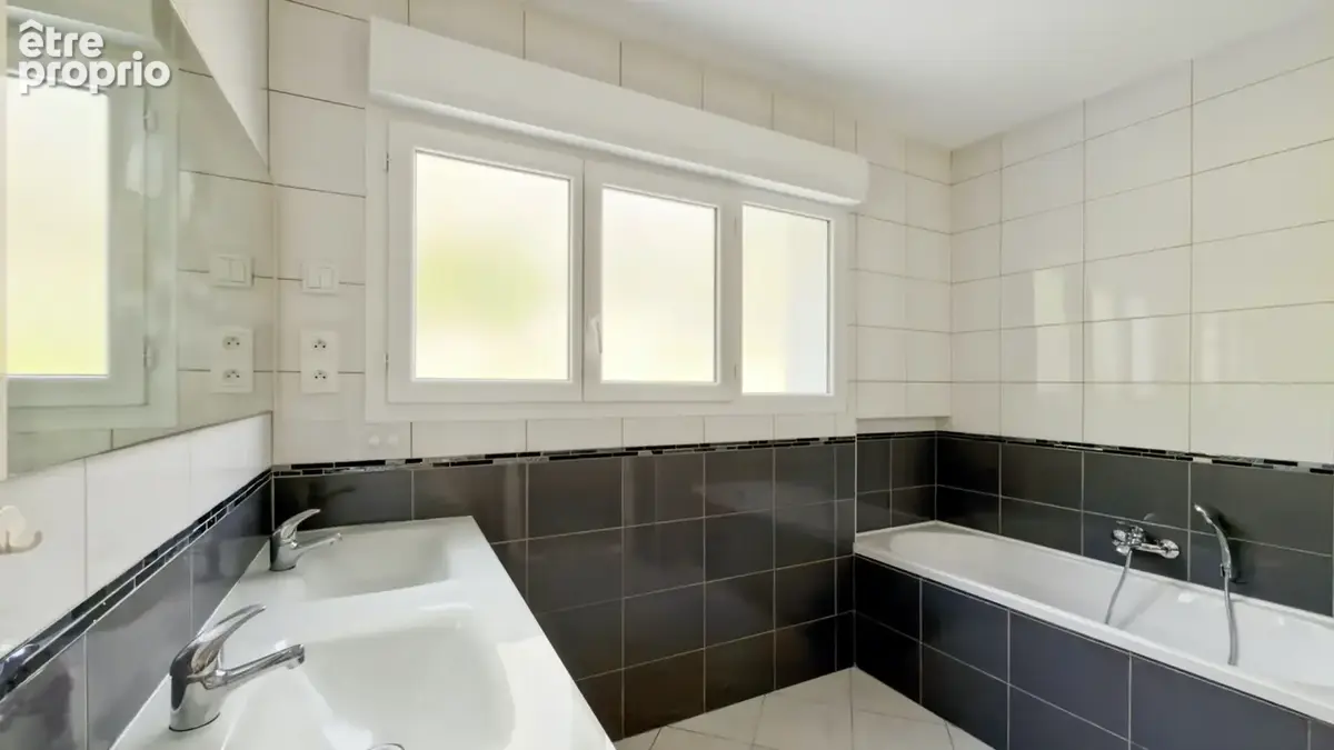 Maison entièrement rénovée à vendre 4 pièces de 85m2 avec 3 chambres et garage 60 m2 sur 833 m2 de terrain à CREYSSE (24) - photo 8