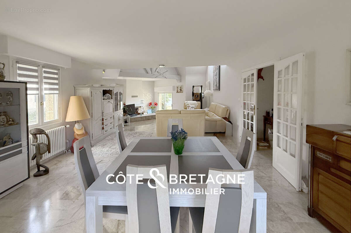 Maison familiale à vendre à Yffiniac   188 m2 avec piscine et sous-sol complet I REF 2025-135 - photo 5