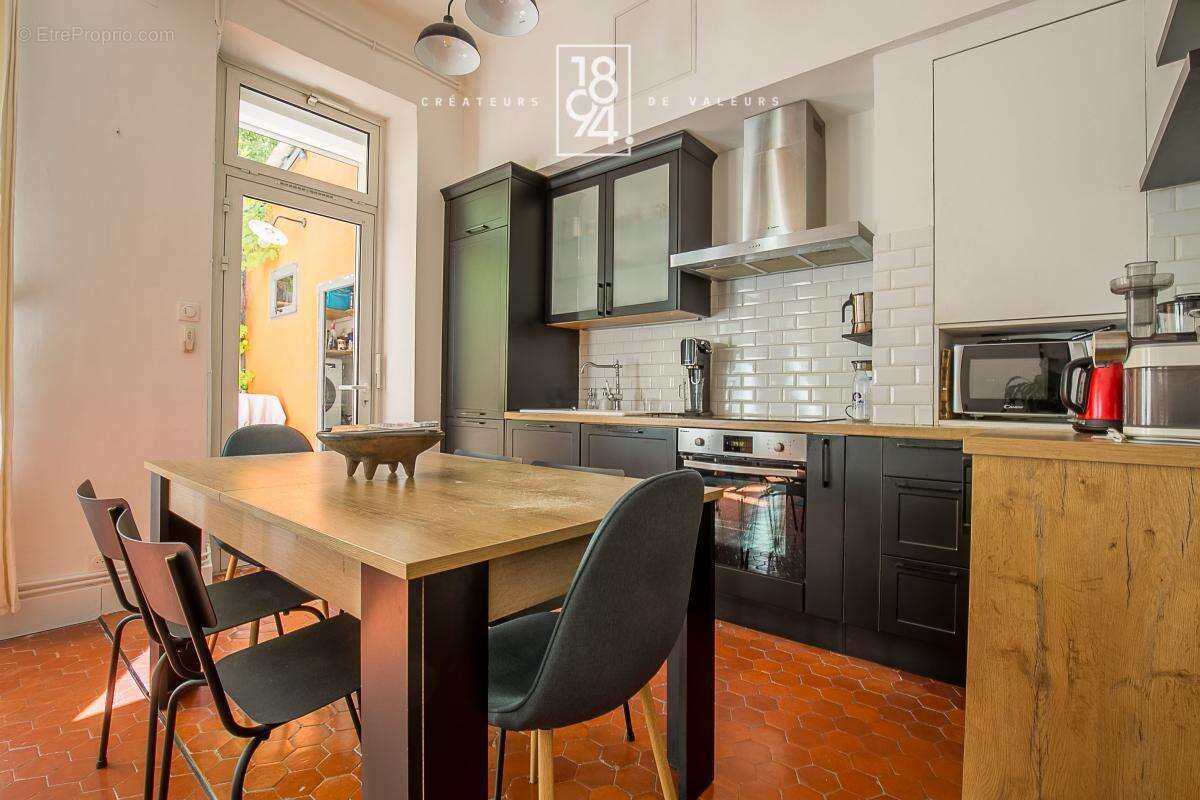 Appartement à MARSEILLE-5E