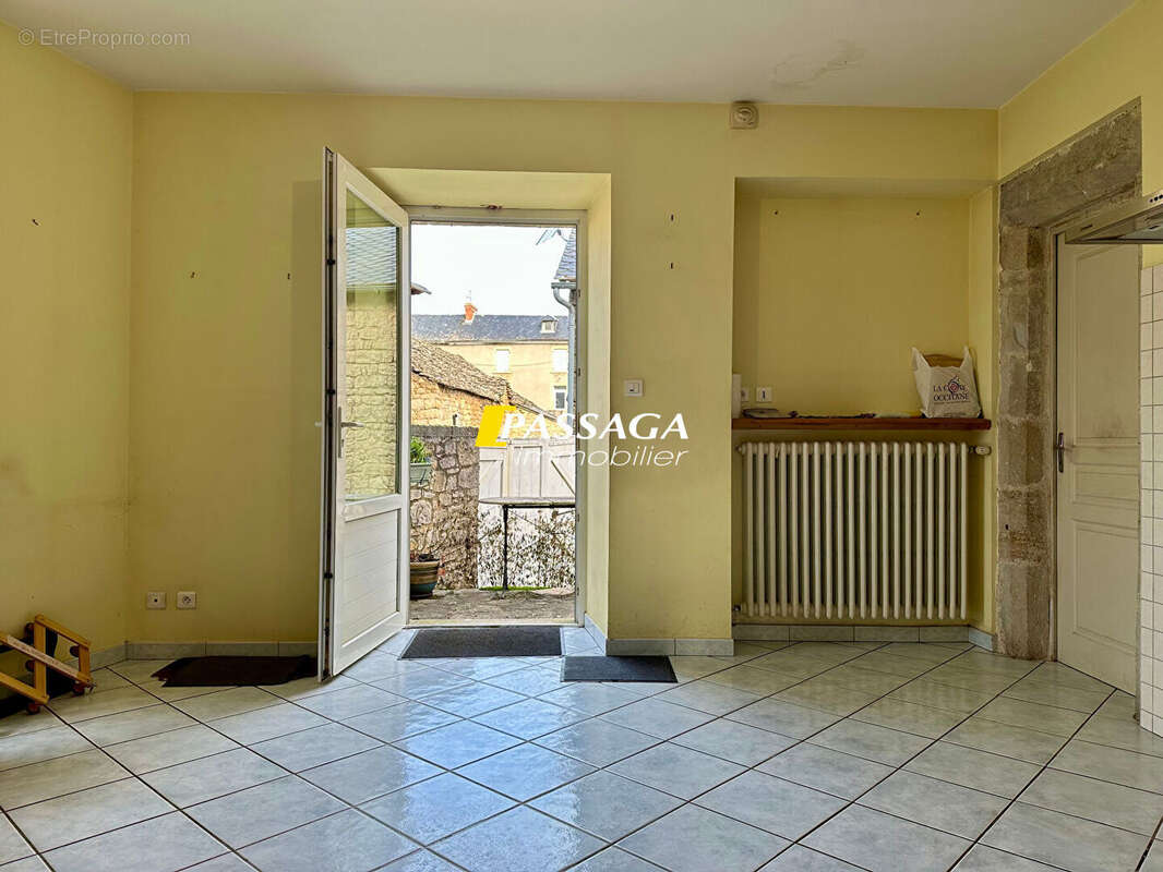 Maison à SEVERAC-LE-CHATEAU