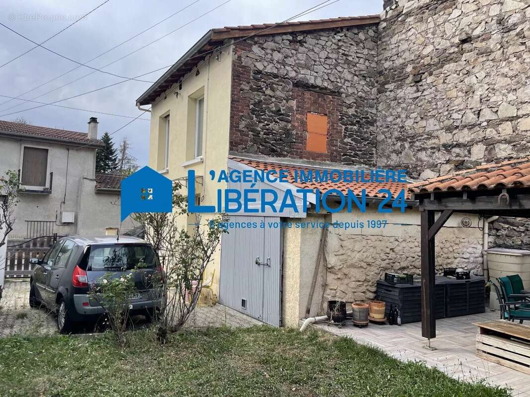 Maison à LE CHAMBON-FEUGEROLLES