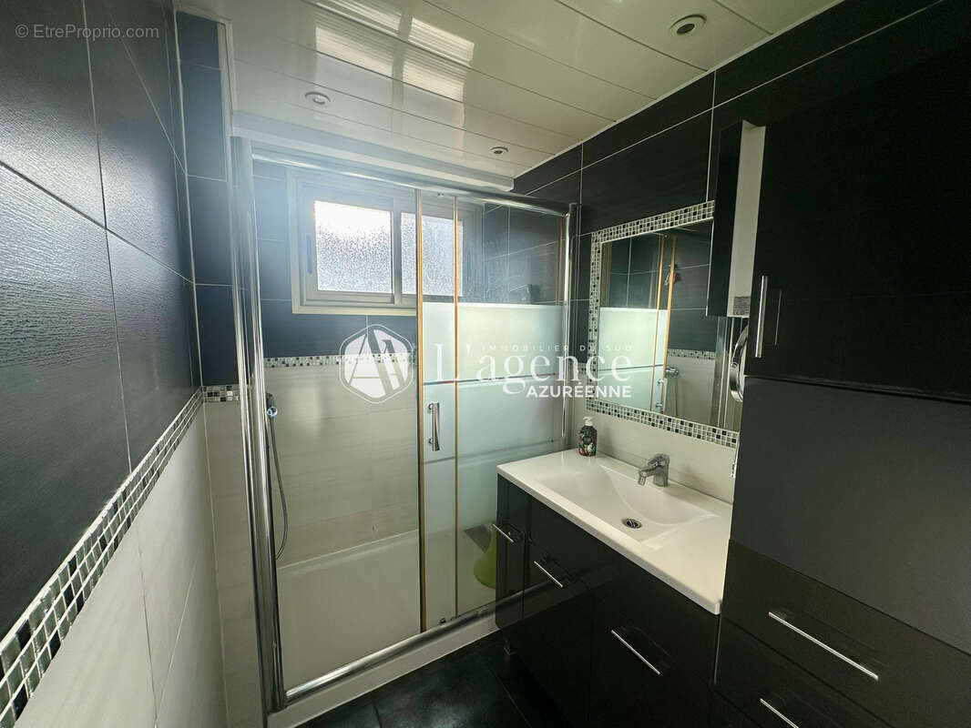 Appartement à SAINT-LAURENT-DU-VAR