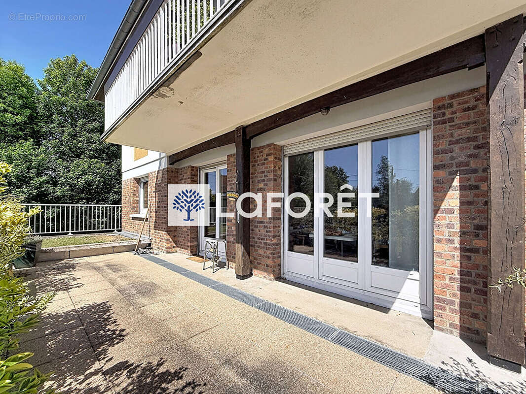 Appartement à LE MESNIL-ESNARD