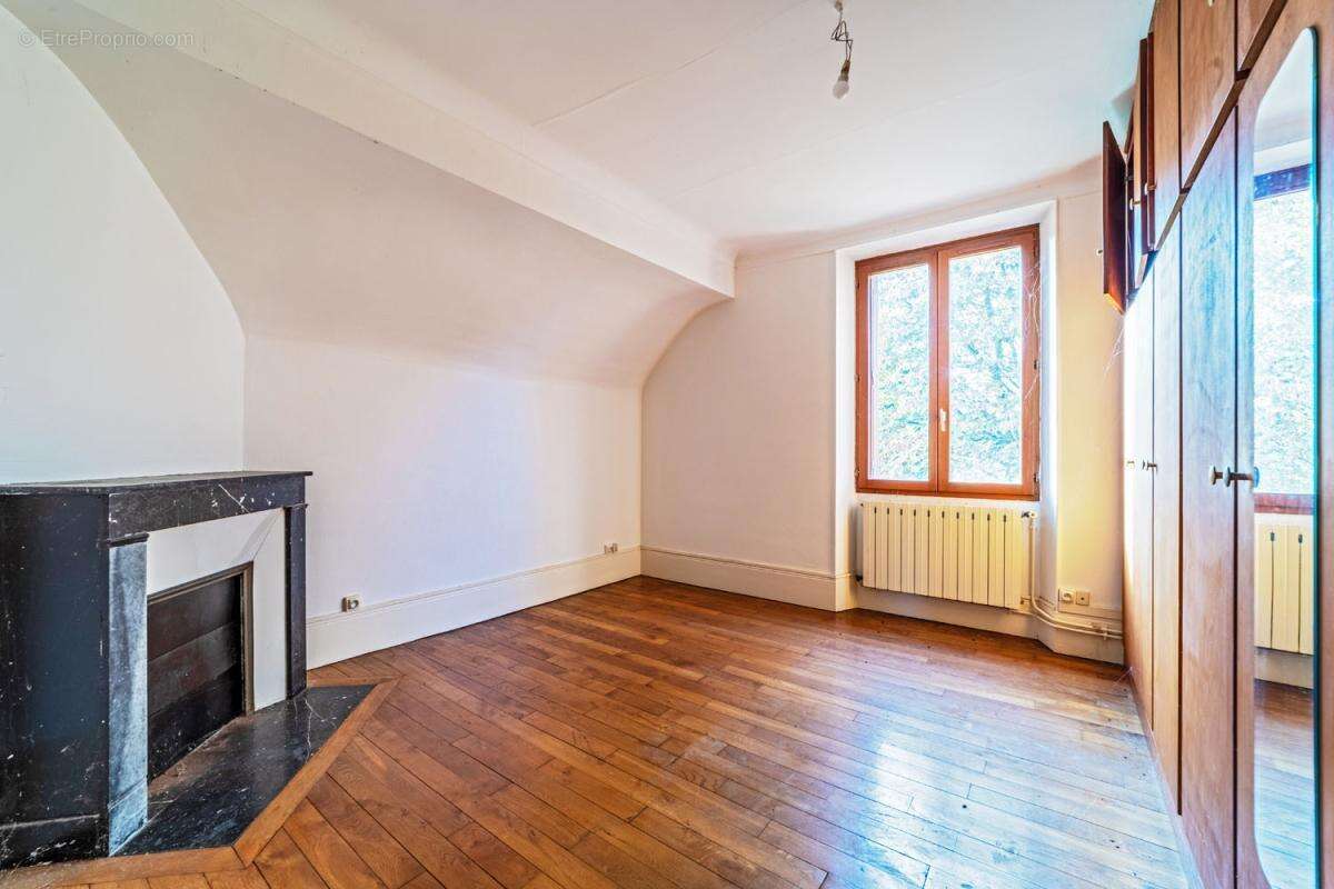 Deux maisons - 158 m² - Vernou-la-Celle-sur-Seine (77) - photo 5