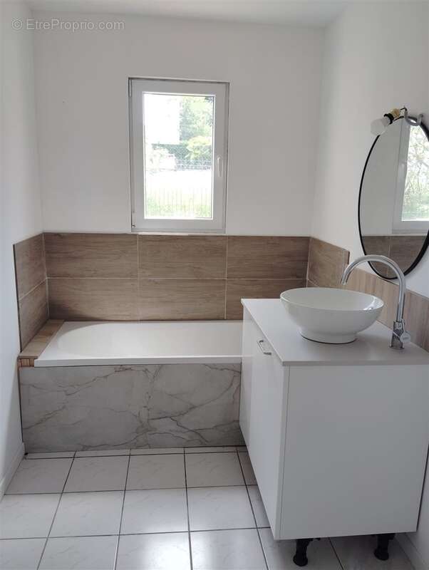 Maison à COURDEMANCHE